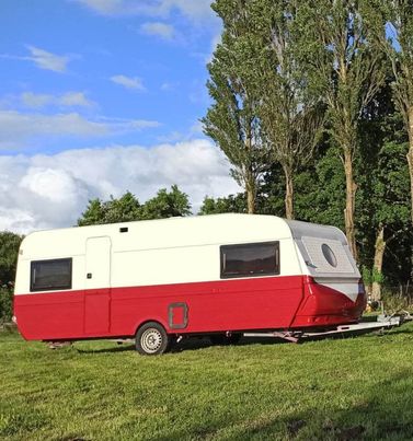 caravane exterieur camping